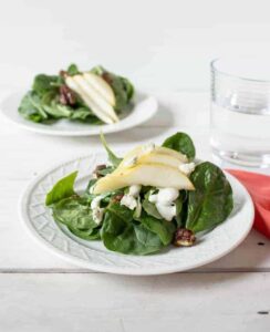 Spinach, pear and blue cheese salad with candied pecans.