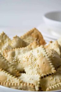 Homemade Crackers with Sesame Seeds