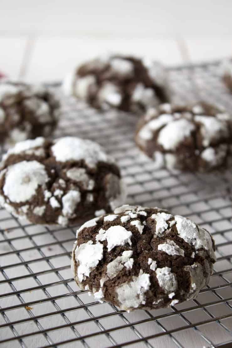 Cookies with powdered sugar on a baking rack.