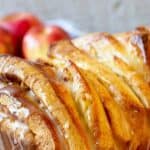 Layers of sweet bread with apples and cinnamon.