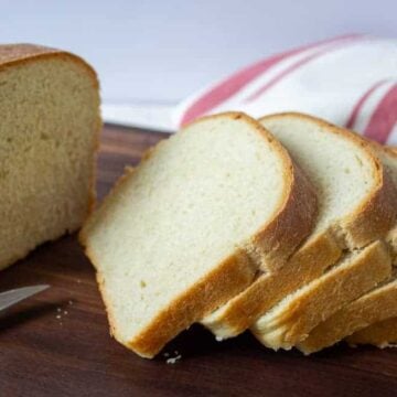 Slice bread on a wooden cutting board.