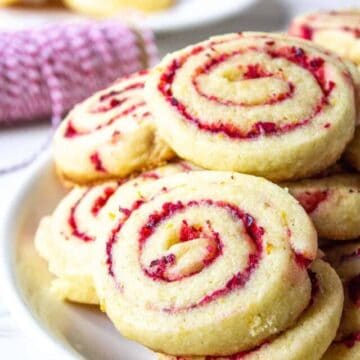 Swirled cookies filled with cranberries.
