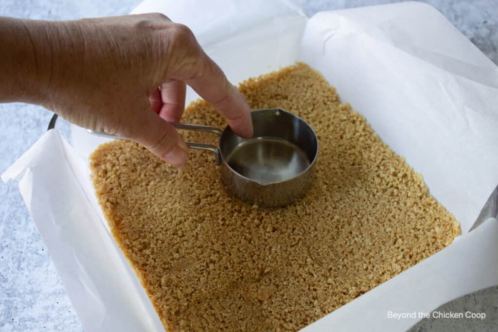 A graham cracker crust.