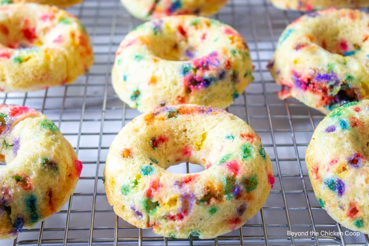 Baked donuts on a baking rack.