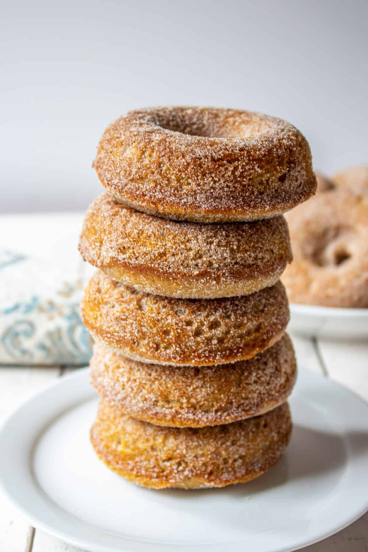 A stack of baked donuts.