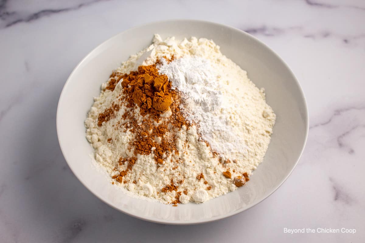 Flour, cinnamon and baking powder in a bowl.