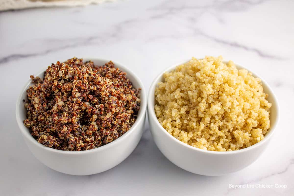 Two types of quinoa in bowls.