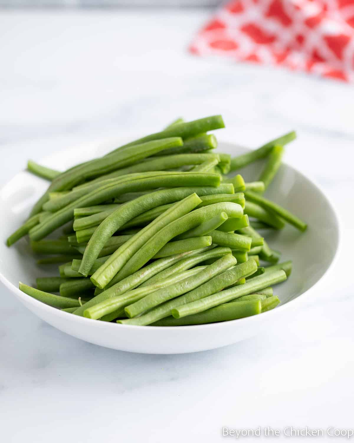 A bowlful of trimmed green beans. 