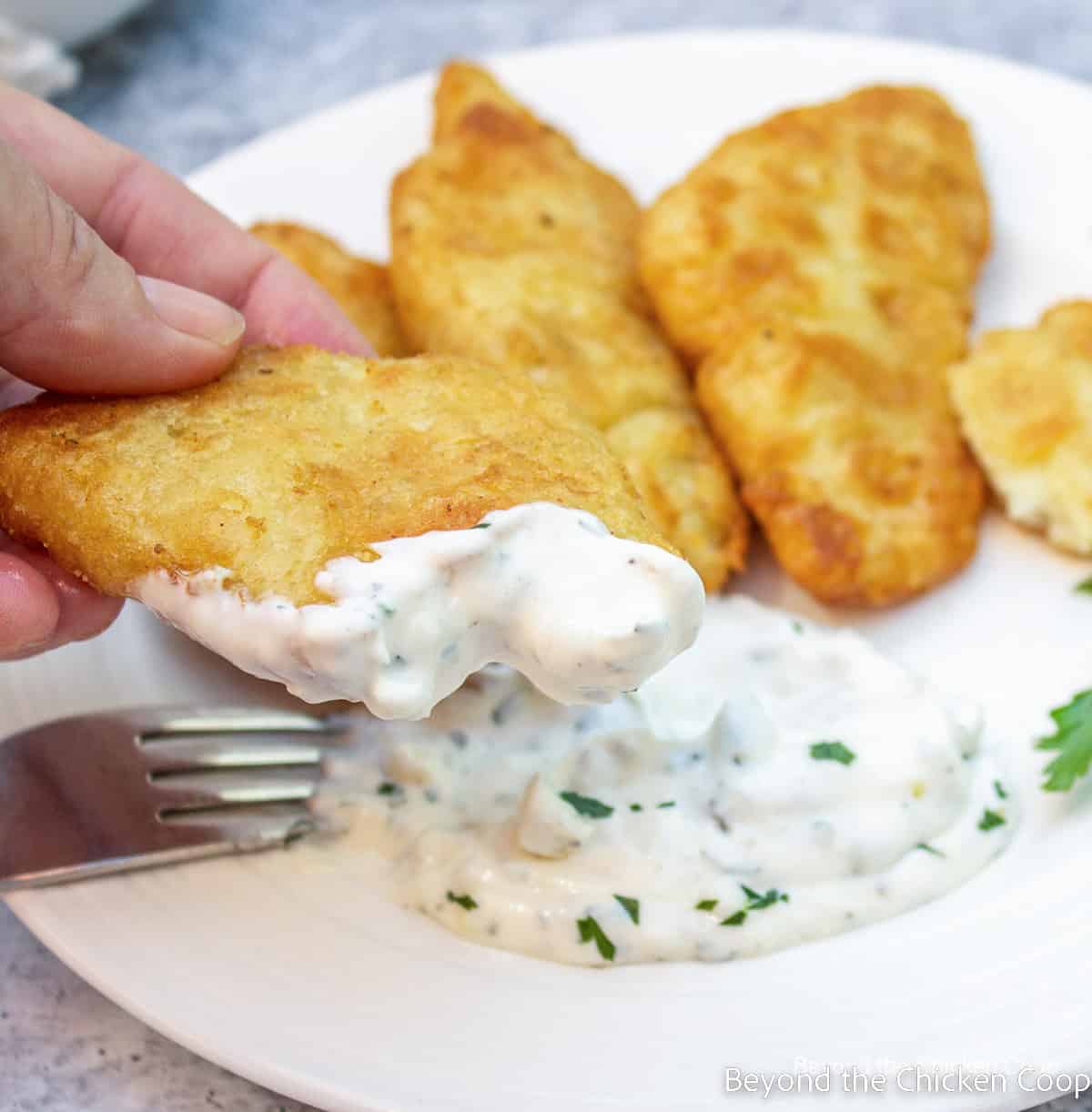 Fish with tartar sauce. 