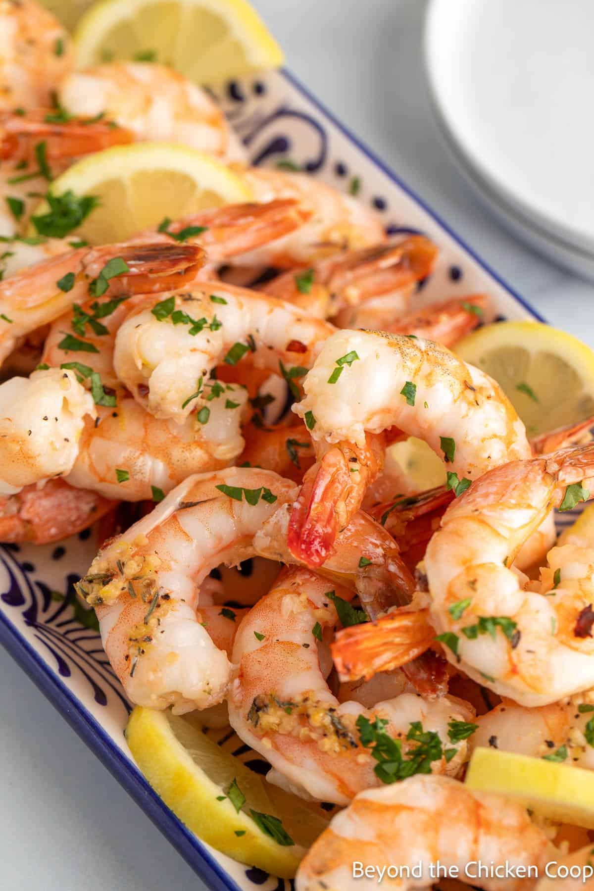 Butter garlic shrimp with lemon slices. 